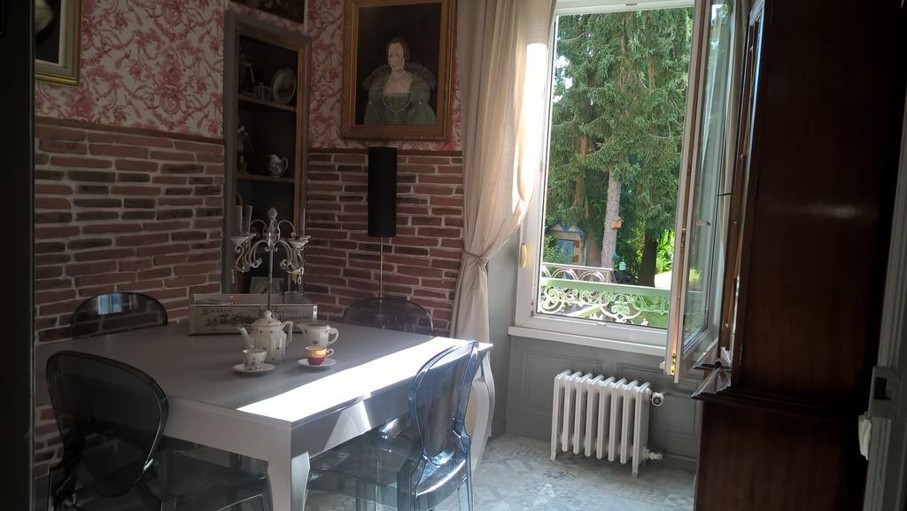 Le Clos Manceau Bed & Breakfast เลอม็องส์ ภายนอก รูปภาพ