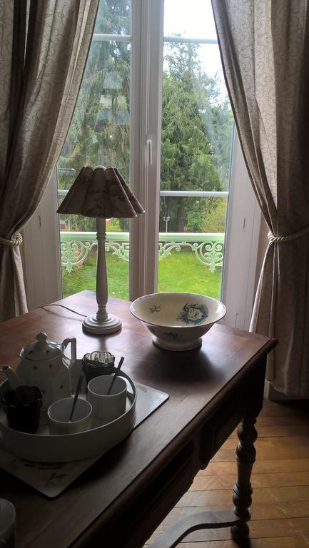 Le Clos Manceau Bed & Breakfast เลอม็องส์ ภายนอก รูปภาพ