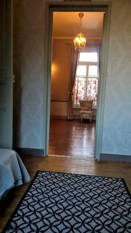 Le Clos Manceau Bed & Breakfast เลอม็องส์ ภายนอก รูปภาพ