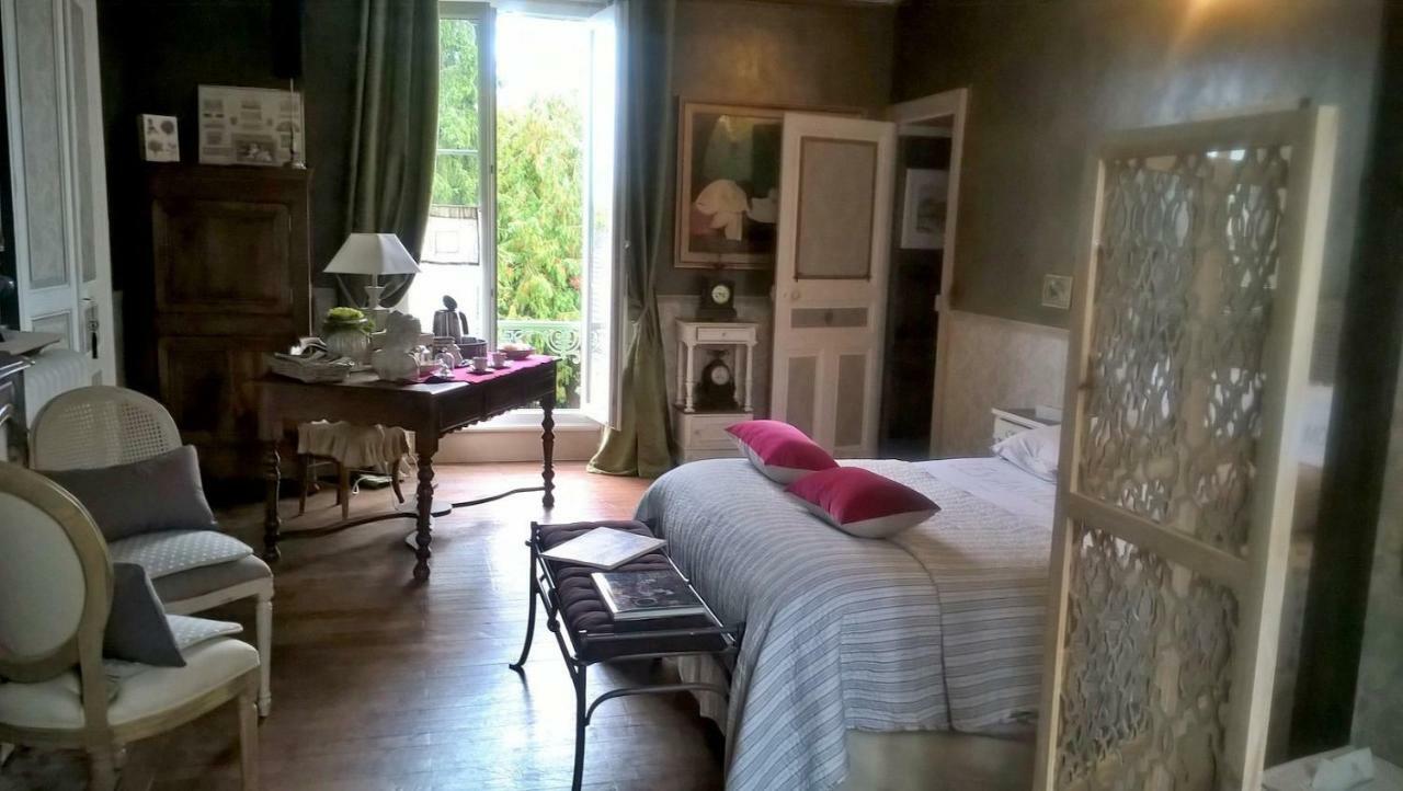 Le Clos Manceau Bed & Breakfast เลอม็องส์ ภายนอก รูปภาพ