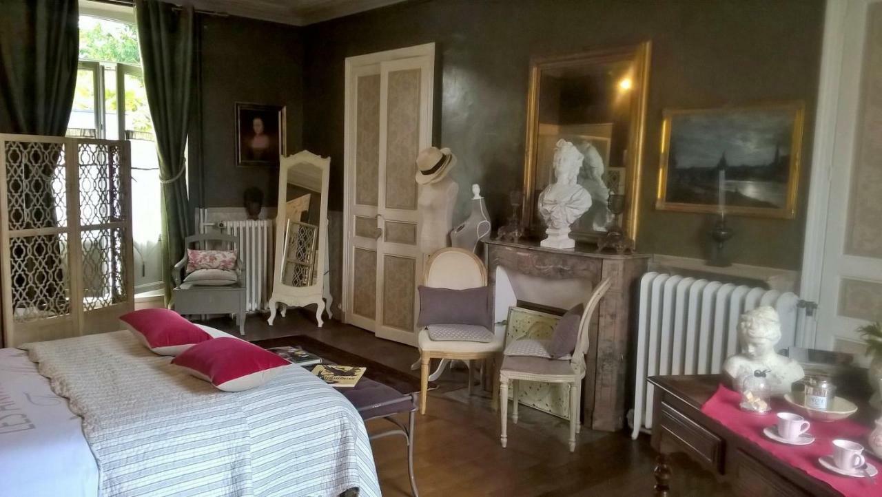 Le Clos Manceau Bed & Breakfast เลอม็องส์ ภายนอก รูปภาพ