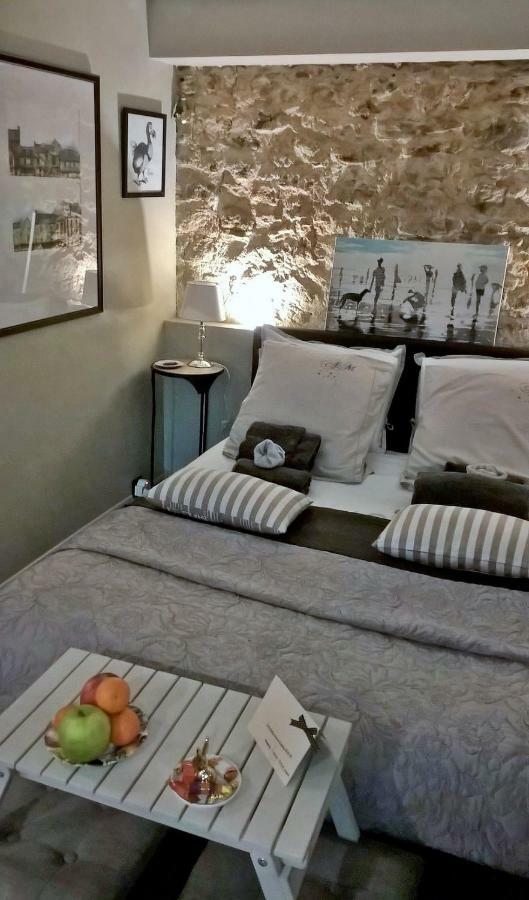 Le Clos Manceau Bed & Breakfast เลอม็องส์ ภายนอก รูปภาพ