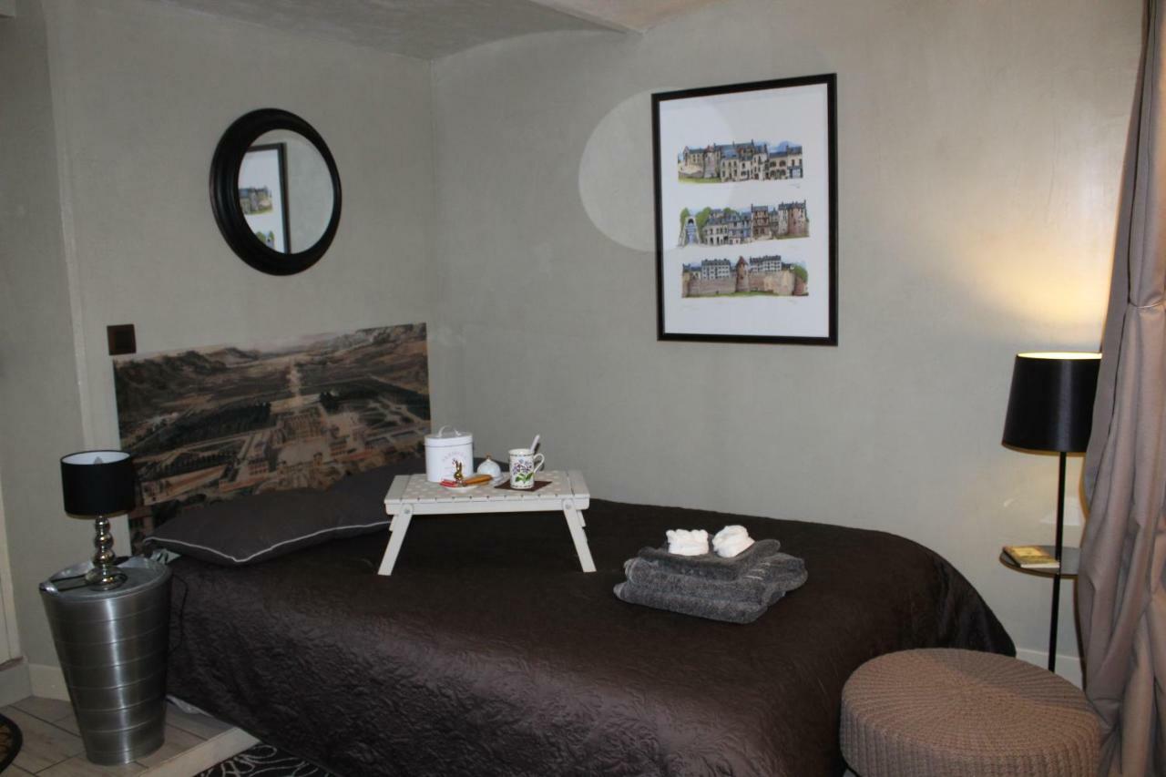 Le Clos Manceau Bed & Breakfast เลอม็องส์ ภายนอก รูปภาพ
