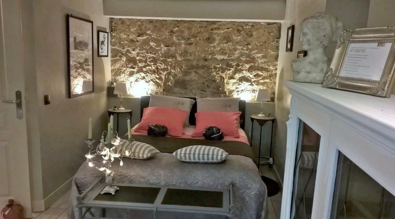 Le Clos Manceau Bed & Breakfast เลอม็องส์ ภายนอก รูปภาพ