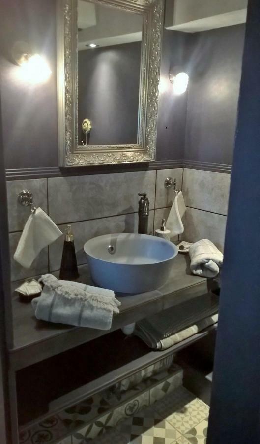 Le Clos Manceau Bed & Breakfast เลอม็องส์ ภายนอก รูปภาพ
